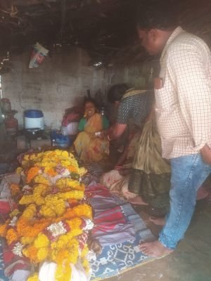 అంత్యక్రియలకు ఆర్థిక సహాయం చేసిన నానాజీ
