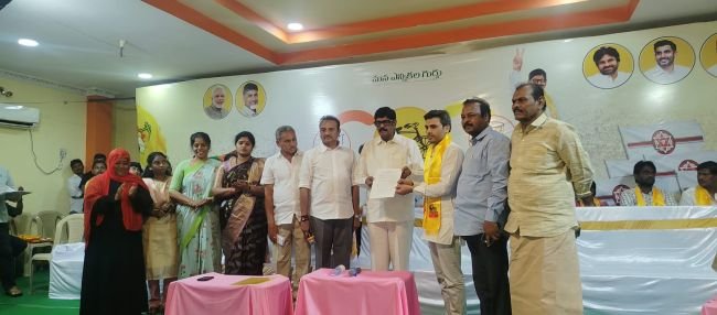 తెలుగుదేశం అభ్యర్థులకు బి ఫారాలు పంపిణీ చేసిన మంత్రి ఆనం 