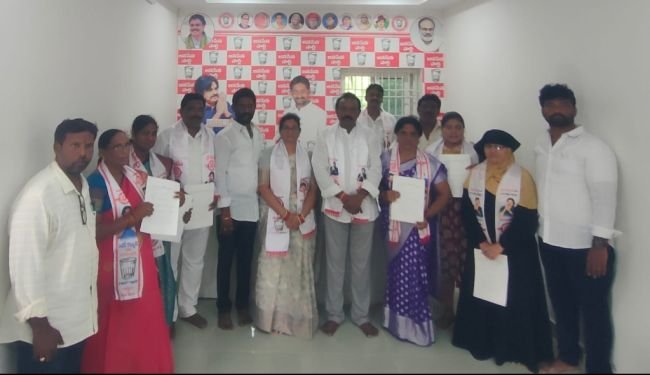 జనసేన పార్టీ అభ్యర్థులకు బీఫామ్ పత్రాలు అందజేత