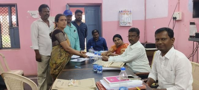 ఓర్వకల్లులో తొలిరోజు ఎంపీటీసీ, జడ్పీటీసీ స్థానాలకు నామినేషన్ల సందడి  మూడు ఎంపీటీసీ స్థానాలకు నామినేషన్లు.. జడ్పీటీసీ స్థానానికి టీడీపీ అభ్యర్థి దాఖలు