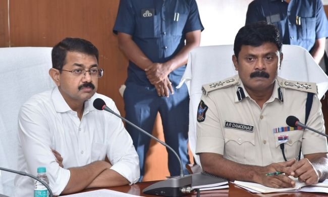 3 గంట‌ల‌కే సిరిమానోత్స‌వం.... * సంప్ర‌దాయాల‌ను పాటిస్తూనే త్వ‌రగా పూర్తి చేయాలి *