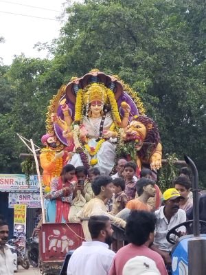 అమ్మ కాపాడవా అంటూ... ఘనంగా అమ్మవార్ల విగ్రహా నిమజ్జనం 