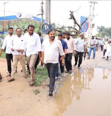 భారీ వర్షాన్ని సైతం లెక్కచేయకుండా తుడా ఛైర్మన్ డా. డాలర్స్ దివాకర్ రెడ్డి సుడిగాలి పర్యటన 