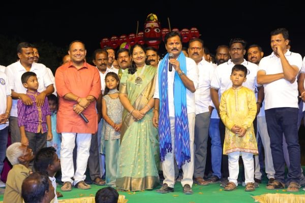 స్వగ్రామంలో ఎమ్మెల్యే కుంభం దసరా సందడి*