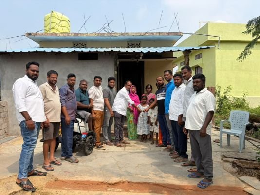 మిత్రుడి కుటుంబానికి ఎస్ఎస్సి బ్యాచ్ స్నేహితుల ఆర్థిక సహాయం