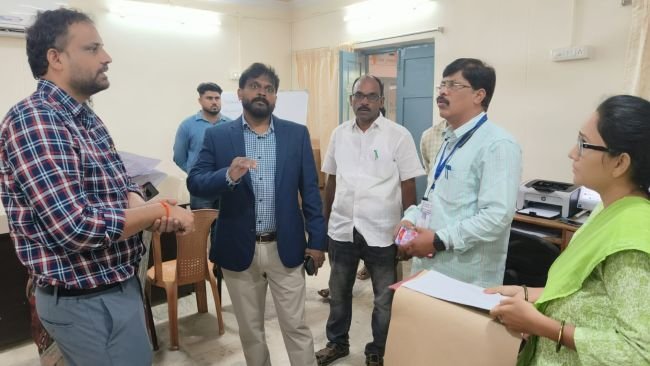 పోటీ చేసే అభ్యర్థులు ఎన్నికల వ్యయ నిబంధనలు తప్పనిసరిగా పాటించాలి
