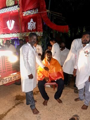 విగ్రహ దాత కు ఘన సన్మానం