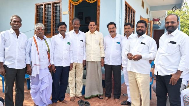 జిల్లా గ్రంథాలయ సంస్థ చైర్మన్ గోల్ల అంజయ్య కు దసరా శుభాకాంక్షలు