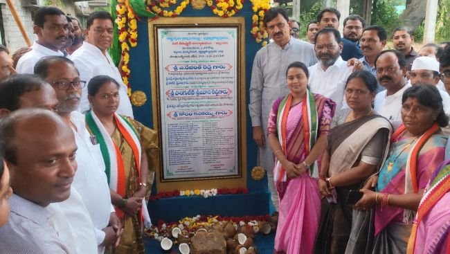 ఇల్లందులో మంత్రి పొంగులేటి విస్తృత పర్యటన- సబ్ రిజిస్టర్ ఆఫీస్ కు శంకుస్థాపన, స్టేడియం, బస్తి దవాఖాన, మేడికొండ బ్రిడ్జి ప్రారంభోత్సవం