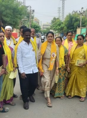 34వ డివిజన్‌లో సరి పూటీ రమణకు మద్దతుగా మార్కెట్ యార్డ్ చైర్మన్ బల్లా పల్లవి ప్రచారం..