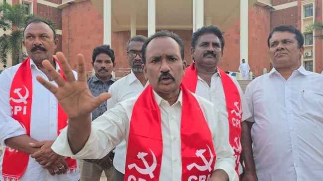 ఓటమి భయంతోనే ప్రతిపక్షాల నామినేషన్లను అడ్డుకుంటున్న టిడిపి గుండాలు 