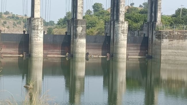 సూర్య కథనానికి స్పందన.. క్రాస్ రెగ్యులేటర్ గేట్లు మూసివేత!
