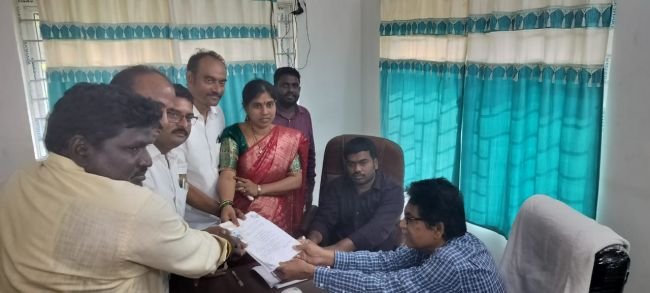 గజపతినగరంలో నామినేషన్ల సందడి.... వైసిపి-10, టిడిపి-5