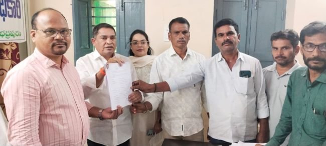 అట్టహాసంగా ఎంపీటీసీ నామినేషన్లు