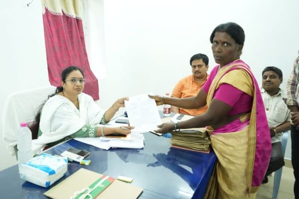పొన్నూరులో 4 ఎంపీటీసీ నామినేషన్ల దాఖలు