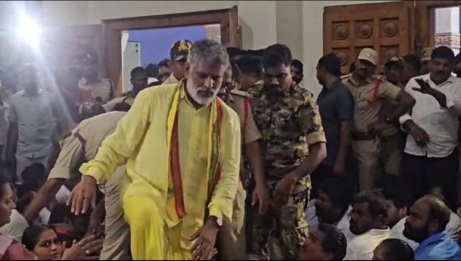 చంద్రగిరి మాజీ ఎమ్మెల్యే చెవిరెడ్డి భాస్కర్ రెడ్డి అరెస్ట్