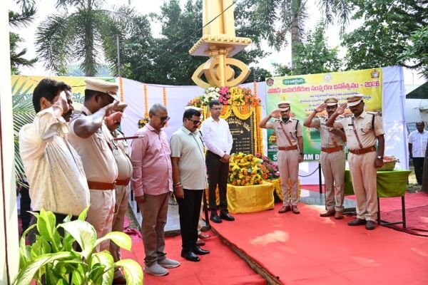 పోలీసుల త్యాగాలు స్ఫూర్తిదాయకం  * కలెక్టర్‌ స్వప్నిల్‌ దినకర్‌ పుండ్కర్‌*