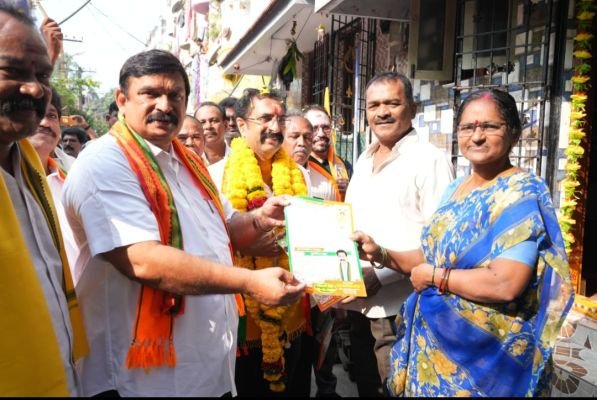 54 వ వార్డు బిజెపి అభ్యర్థి పరశురామరాజు జోరుగా ఎన్నికల ప్రచారం