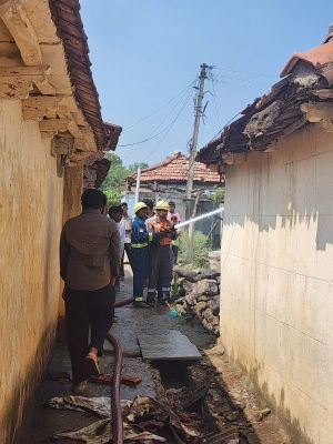 ప్రమాదవశాత్తు ఇల్లు దగ్ధం భారీ ఆస్తి నష్టం