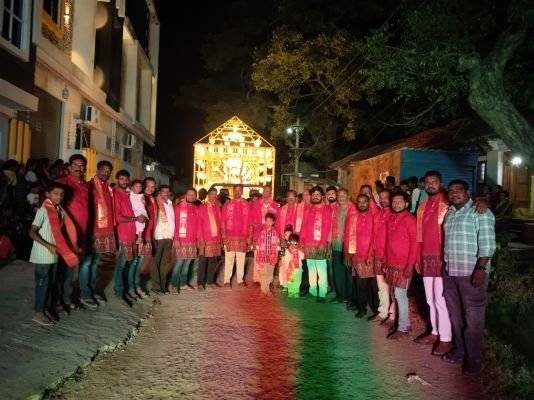 భక్తిశ్రద్ధలతో దుర్గమ్మ శోభాయాత్ర