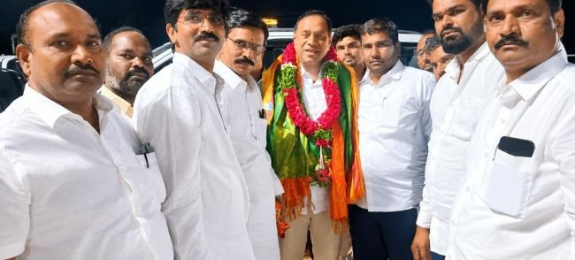 *జహీరాబాద్ ఎంపీ సురేష్ కుమార్ షెట్కర్‌ను మర్యాదపూర్వకంగా కలిసిన కోహీర్ మండల నాయకులు*