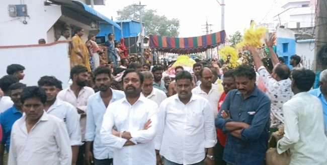 అంతిమయాత్రలో పాల్గొన్న పొన్నూరు నియోజకవర్గ వైఎస్ఆర్సిపి సమన్వయకర్త అంబటి మురళీకృష్ణ 