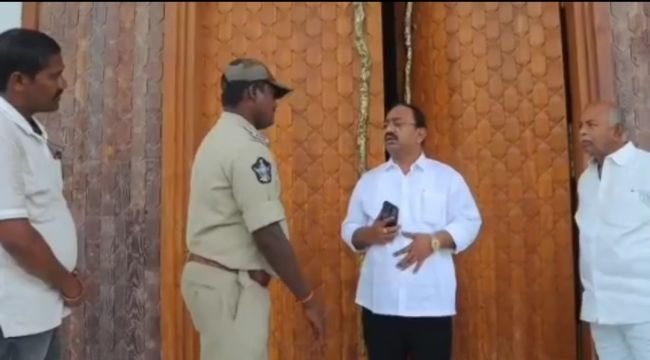 గుంటూరులో మాజీ ఎమ్మెల్యే హౌస్ అరెస్ట్