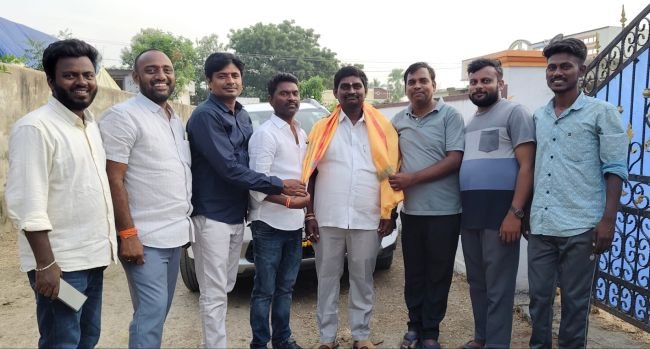 మార్కెట్ కమిటీ డైరెక్టర్ కు సన్మానం