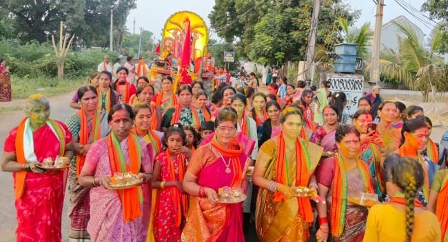 ఘనంగా దుర్గామాత విగ్రహాల ఊరేగింపు..