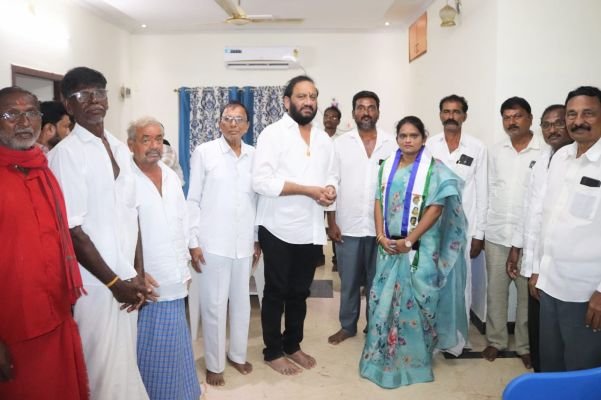 పెనుబల్లి వైసీపీ ఎంపీటీసీ అభ్యర్థిగా పోలిరెడ్డి సునీత ప్రకటన..