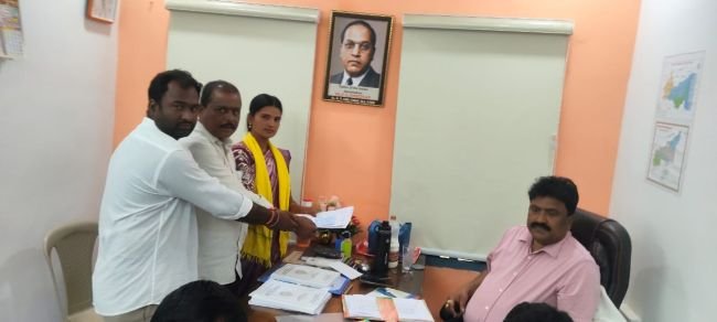 తెలుగుదేశం పార్టీ అభ్యర్ధుల నామినేషన్లు పూర్తి - వైసిపి నామినేషన్లపై సందిగ్ధత