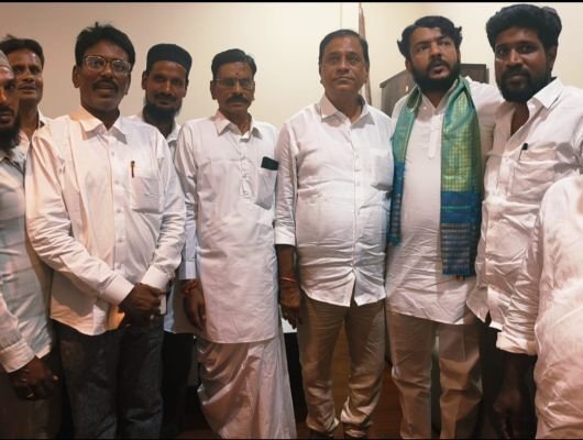 ఎంపీ సురేష్ కుమార్ షెట్కర్‌ను కలిసి దసరా శుభాకాంక్షలు 