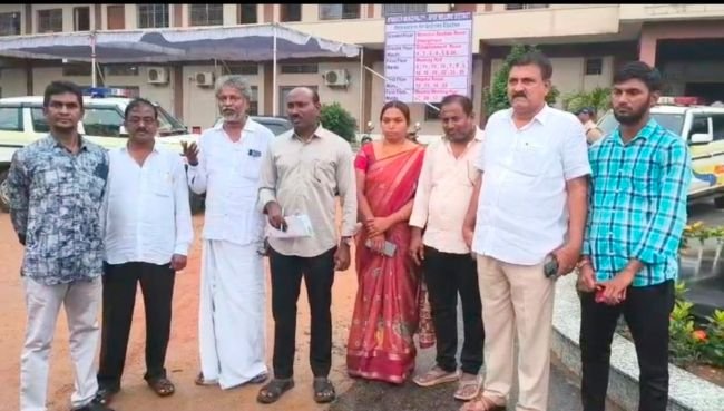 అభ్యర్థులకు తెలియకుండానే ఇద్దరు వైసిపి నామినేషన్ల ఉపసంహరణ