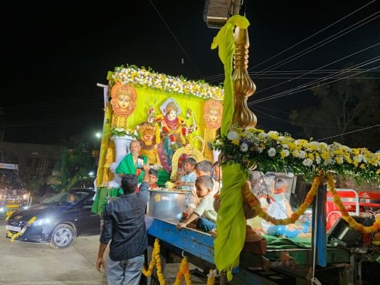 వైభవంగా దుర్గ మాత ఊరేగింపు