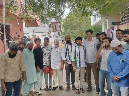 వైసీపీ మేయర్ అభ్యర్థి రమేష్ గౌడ్‌కు 49వ డివిజన్ ముస్లిం మైనార్టీ నాయకుల మద్దతు