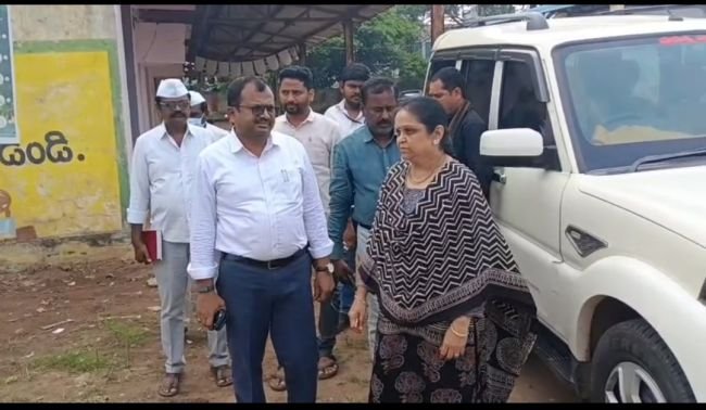 ఎన్నికల ఏర్పాట్లను పరిశీలించిన ఆర్డీవో రమణ
