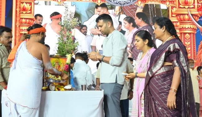 మీ కుటుంబ సభ్యులకు బీపీ, షుగర్ ఉంటే.. రోజూ వాళ్లకు గోలీలు వేసి కాపాడుకోండి*