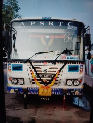 చోరీకి గురైన బస్సు ఆచూకీ లభ్యం  -జీపీఆర్ఎస్ తో దొరికిపోయిన దొంగ  -చాగలమర్రిలో పోలీసులు బస్ స్వాధీనం