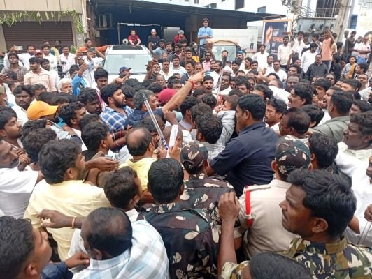 శ్రీకాళహస్తి పోలీసులు పక్షపాత వైఖరి తిరుపతి పార్లమెంటు సభ్యులు ఎం గురుమూర్తి
