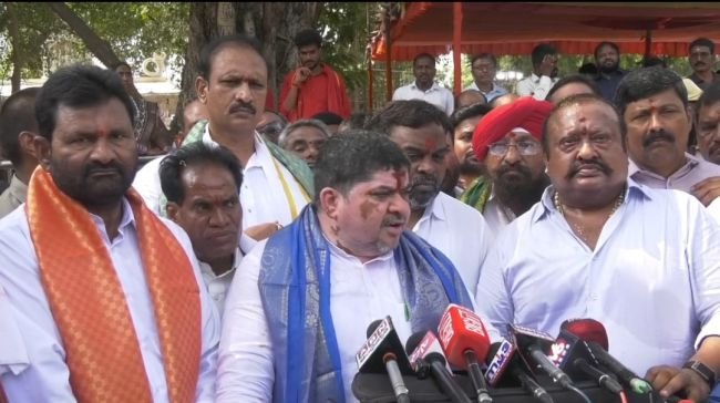 గిద్ద పెరుమాండ్ల టెంపుల్‌లో జమ్మి పూజలో పాల్గొన్న ఆకుల నరసన్న పటేల్