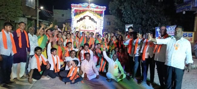 భక్తిశ్రద్ధలతో వాసవి అమ్మవారి శోభాయాత్ర