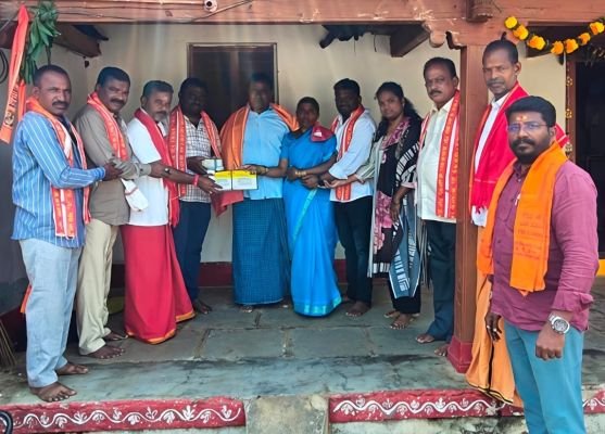 పోరెడ్డిపల్లి వాస్తవ్యులైన పాతూరి కమల ప్రభాకర్ రెడ్డి ఆలయ పునర్నిర్మాణం కొరకు విరాళం