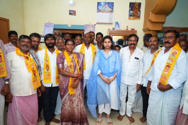 భూమా అఖిలప్రియ సమక్షంలో తెదేపాలో చేరిక