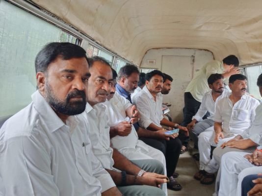 కడప నగరంలో వైఎస్ఆర్ కాంగ్రెస్ పార్టీ అగ్ర నాయకులు అరెస్ట్ వివిధ పోలీస్ స్టేషన్లో తరలింపు