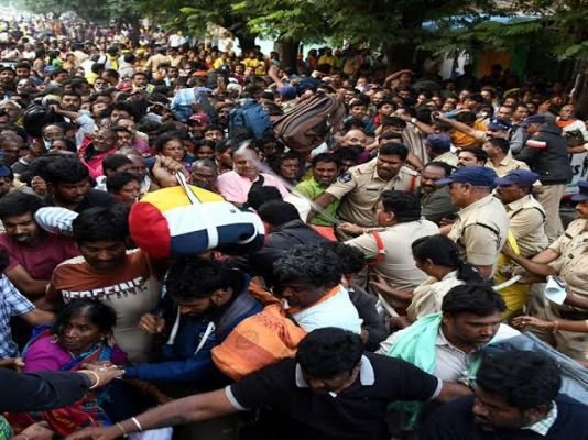 దేవరగట్టు బన్ని ఉత్సవంలో రక్తం పారిన కర్రల సమరం.. 
