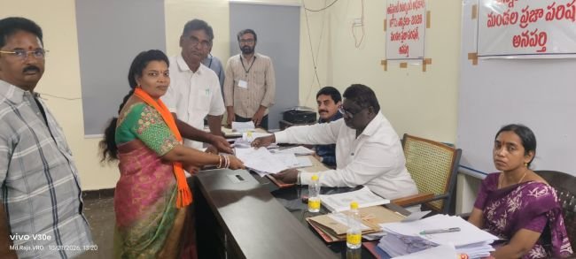 కట్టుదిట్టమైన భద్రత నడుమ నామినేషన్ల పర్వం..తొలిరోజు 21 నామినేషన్లు దాఖలు.. రాజకీయ పార్టీల్లో ఉత్సాహం.