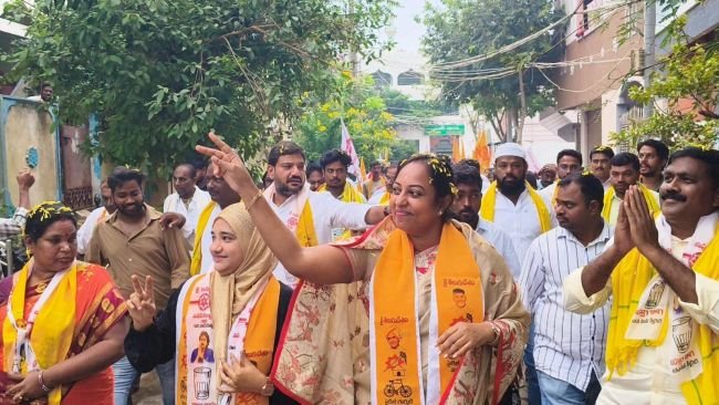 గుంటూరు: మేయర్ అభ్యర్థికి మద్దతుగా ఎమ్మెల్యే నజీర్ ప్రచారం
