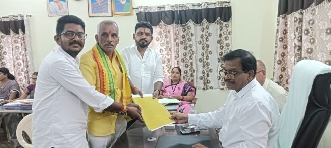 ఏ .నారాయణపురం ఎంపీటీసీ 6 స్థానానికి టిడిపి అభ్యర్థి కే. రామాంజనేయులు నామినేషన్
