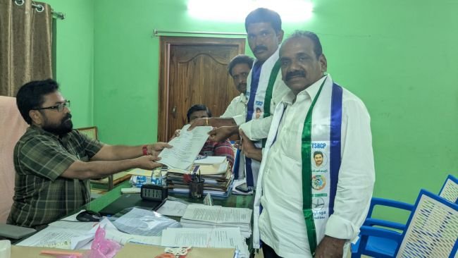 బండివారిగూడెం ఎంపీటీసీ అభ్యర్థిగా  తాళ్ల రాంబాబు నామినేషన్