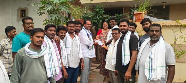 ధర్మవరంలో హోరెత్తిన వైఎస్సార్‌సీపీ ప్రచారం  11వ వార్డులో మాసపల్లి సాయి కుమార్ విస్తృత ప్రచారం  కౌన్సిలర్ అభ్యర్థి మాసపల్లి సాయి కుమార్, చైర్మన్ అభ్యర్థి కాచెర్ల ఆంజనేయులును గెలిపించాలని విజ్ఞప్తి